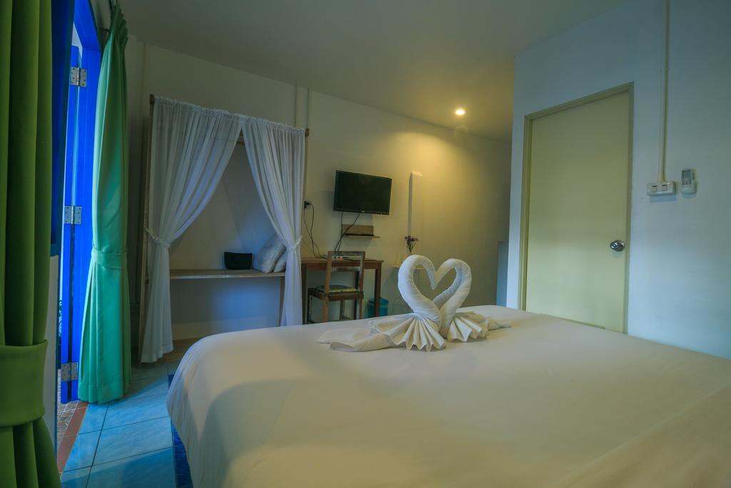 Frog House Bed & Breakfast (Adults Only) Patong Extérieur photo