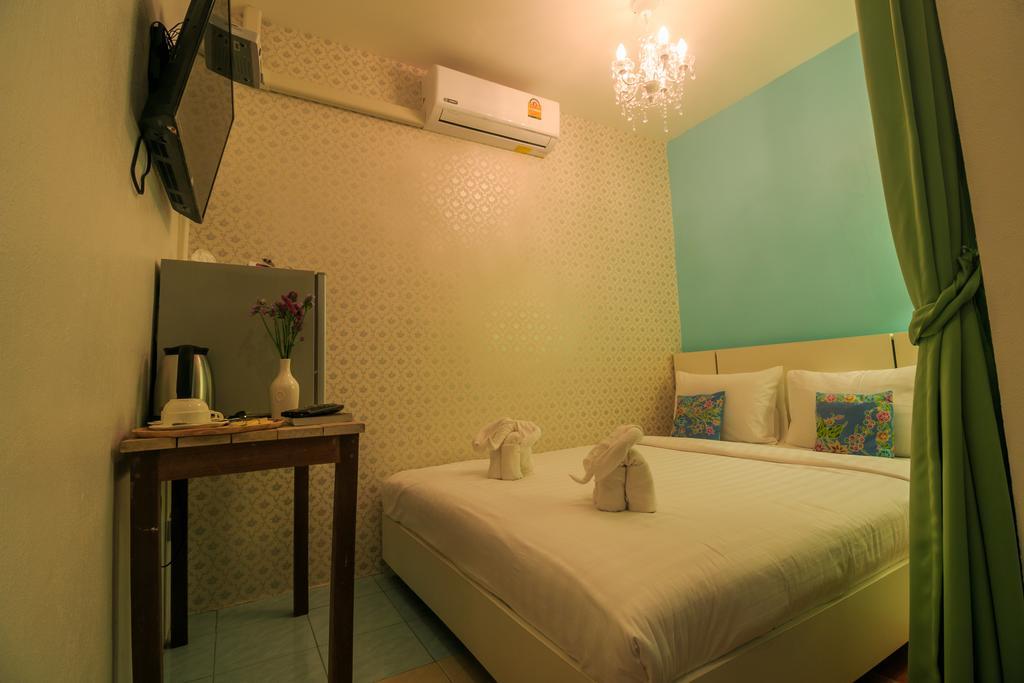 Frog House Bed & Breakfast (Adults Only) Patong Extérieur photo